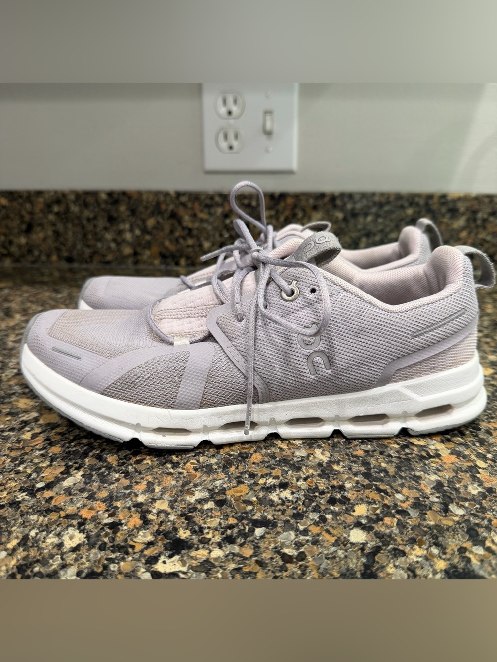 On Running Light Lavender / grayish Mesh Running Shoes youth 6